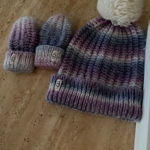 Brand NEW kids UGG hat & mitten set. Comes brand new with original box